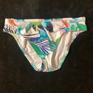 La Blanca size 6 women’s white floral bikini bottom